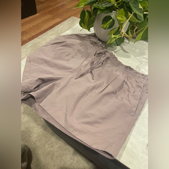 NWT All In Motion Women’s 4.25” High Rise Lavender Shorts - Picture 3 of 10